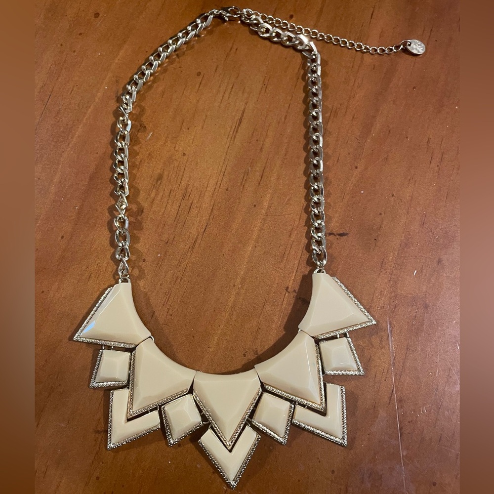 Elegant Cream Geometric Necklace